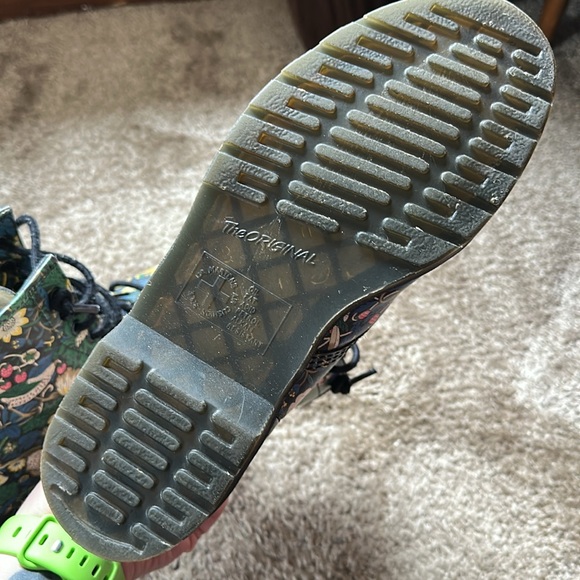 DR. MARTENS X LIBERTY LONDON STRAWBERRY THIEF BOOTS - Picture 7 of 12